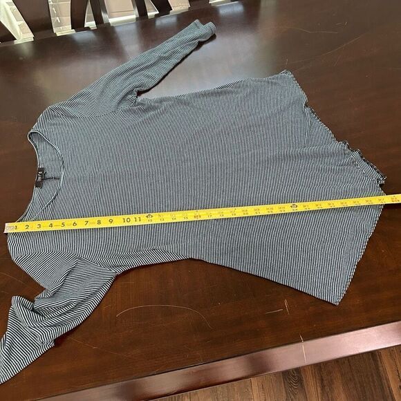 Comfy USA Blue Micro Striped Long Sleeve Asymmetrical Rayon Top Size L - Picture 11 of 13